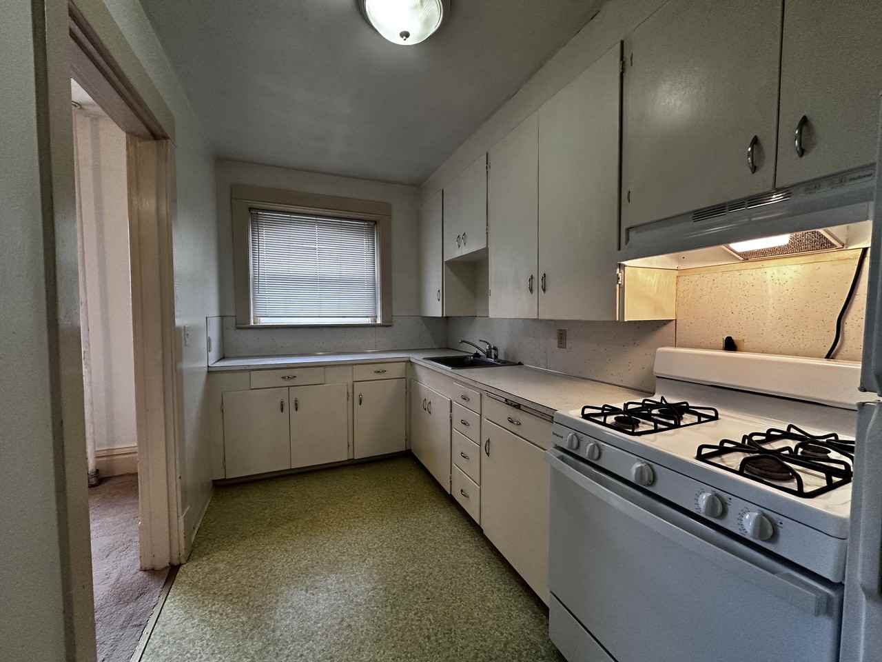 311 North Broadway Street - Photo 5 of 9