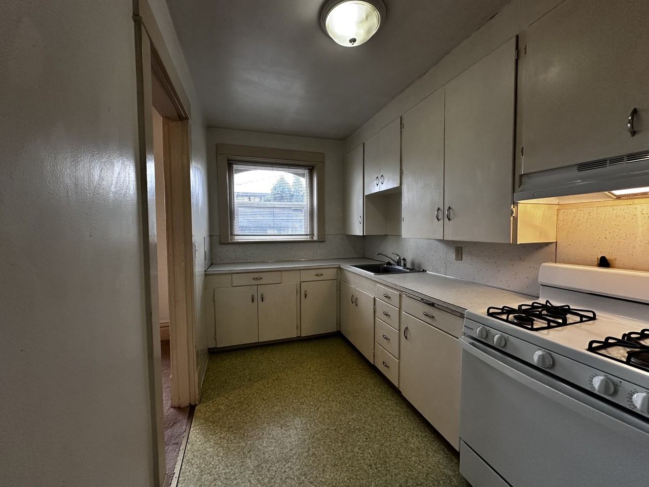 311 North Broadway Street - Photo 6 of 9