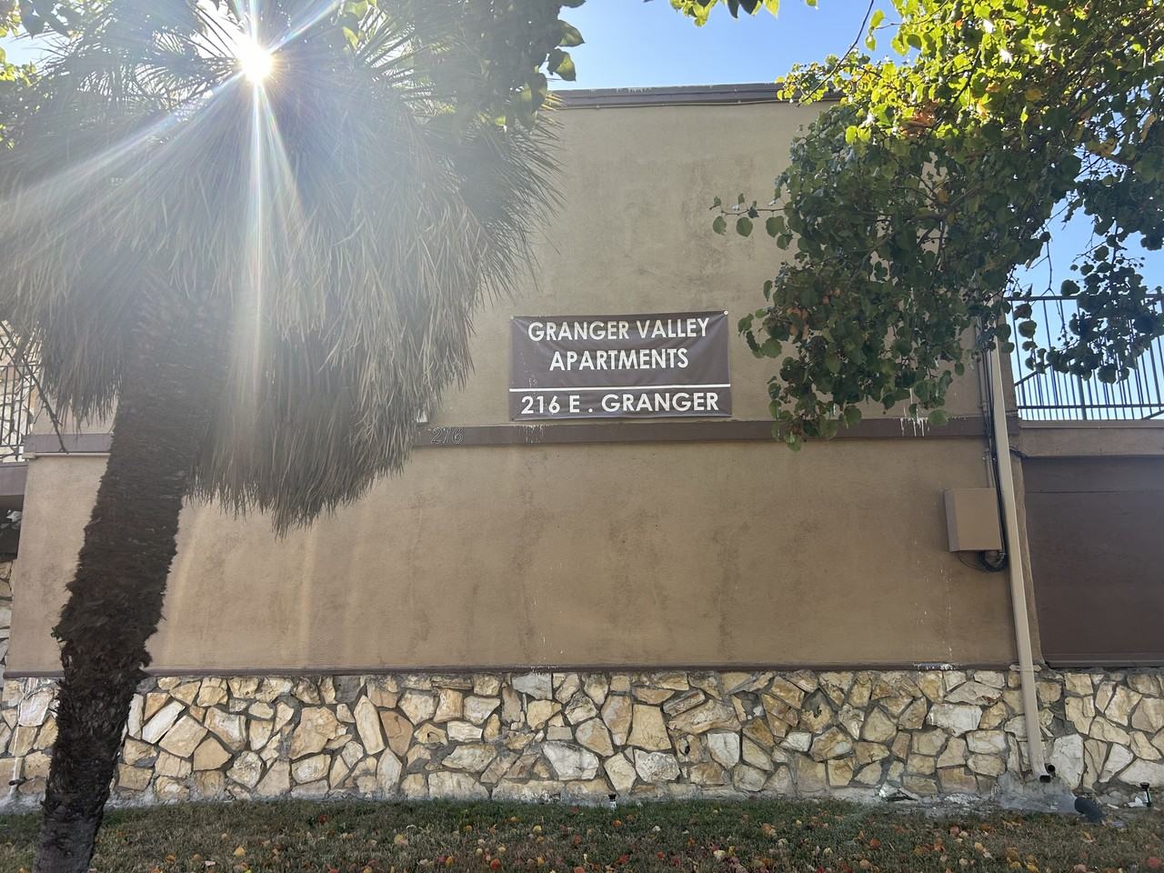 216 East Granger Avenue - Photo 2 of 27