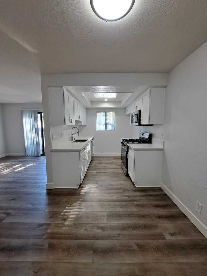 Verdugo 603 - Photo 4 of 13