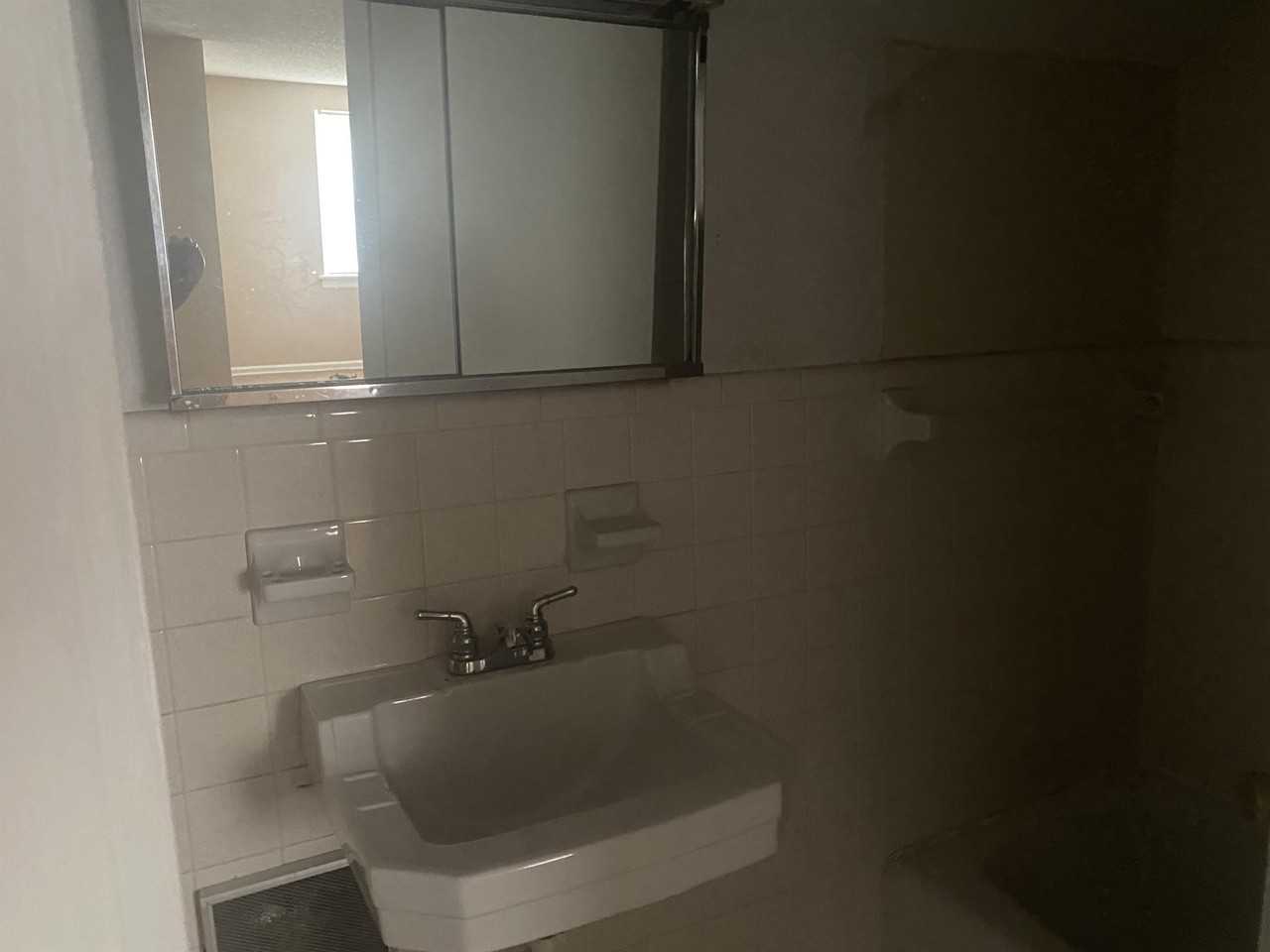 405 N Lafayette Apt 3 - Photo 7 of 7