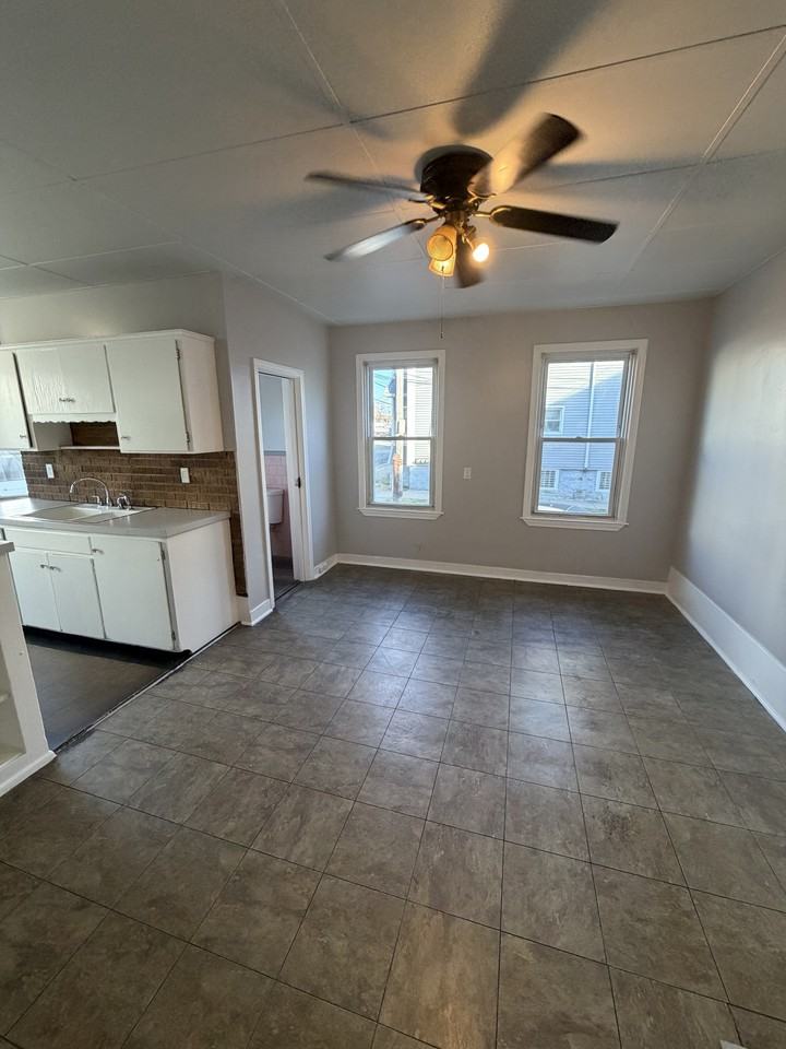 346 Sawyer Street - Photo 2 of 7