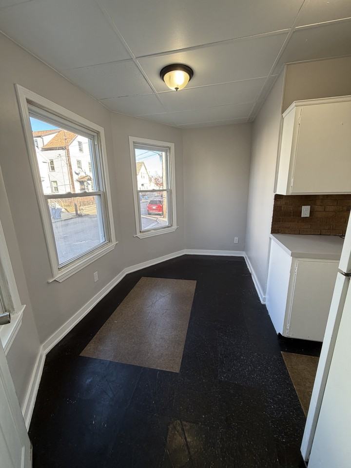 346 Sawyer Street - Photo 3 of 7
