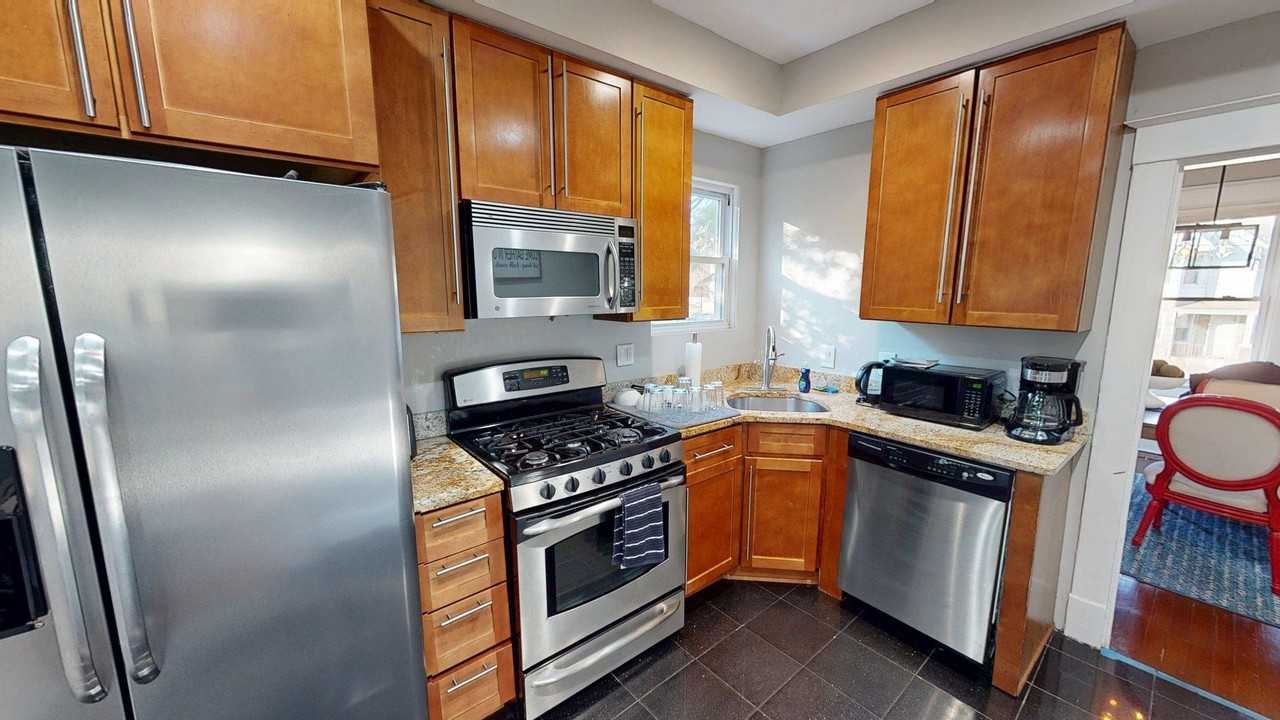 1341 Franklin Street Northeast #NA - Photo 7 of 24