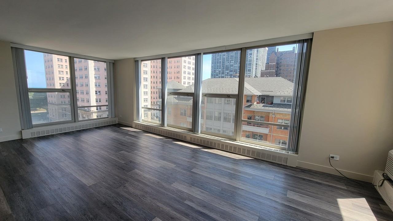 5600 N Sheridan Rd #D - Photo 2 of 13