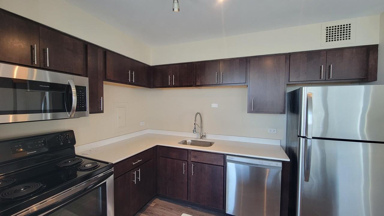 5600 N Sheridan Rd #D - Photo 6 of 13