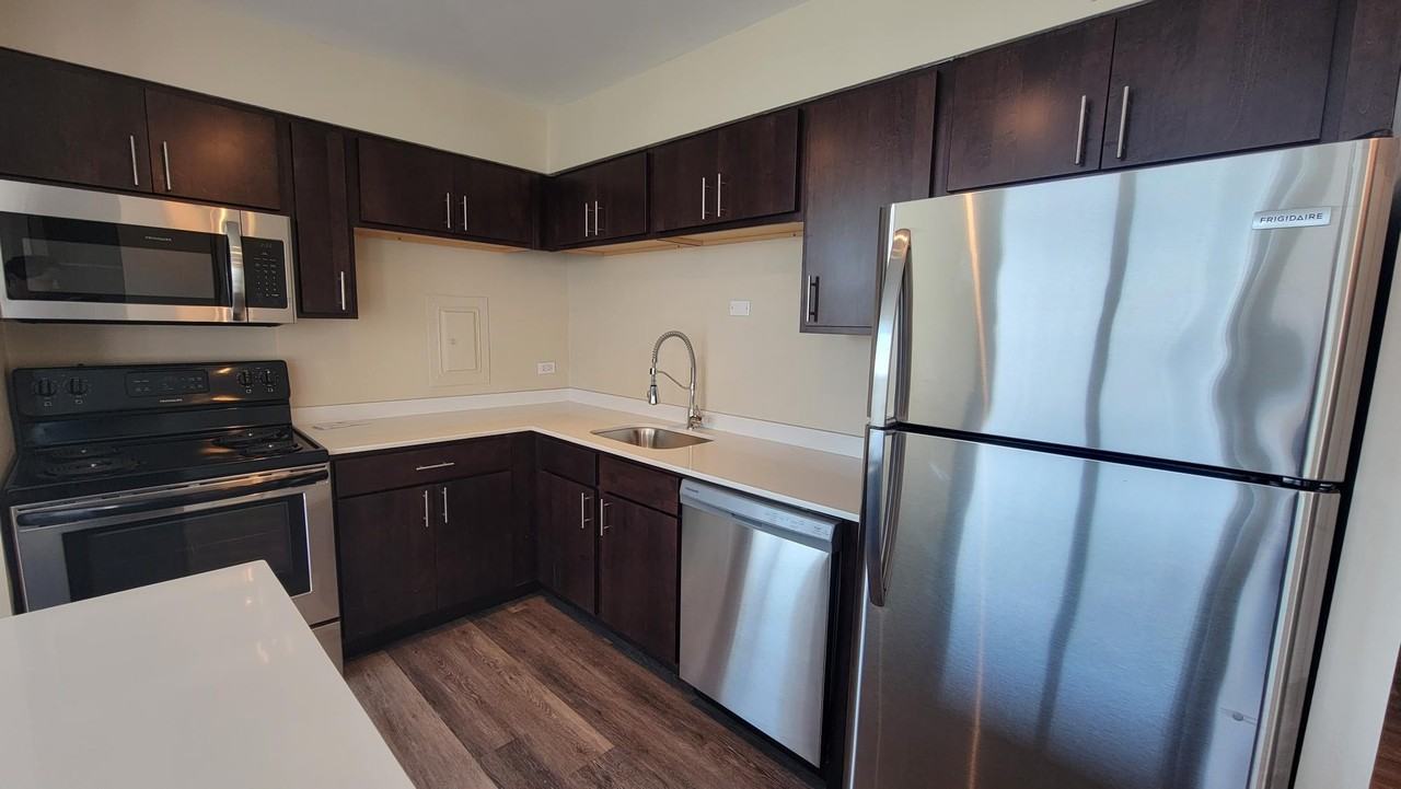 5600 N Sheridan Rd #D - Photo 7 of 13