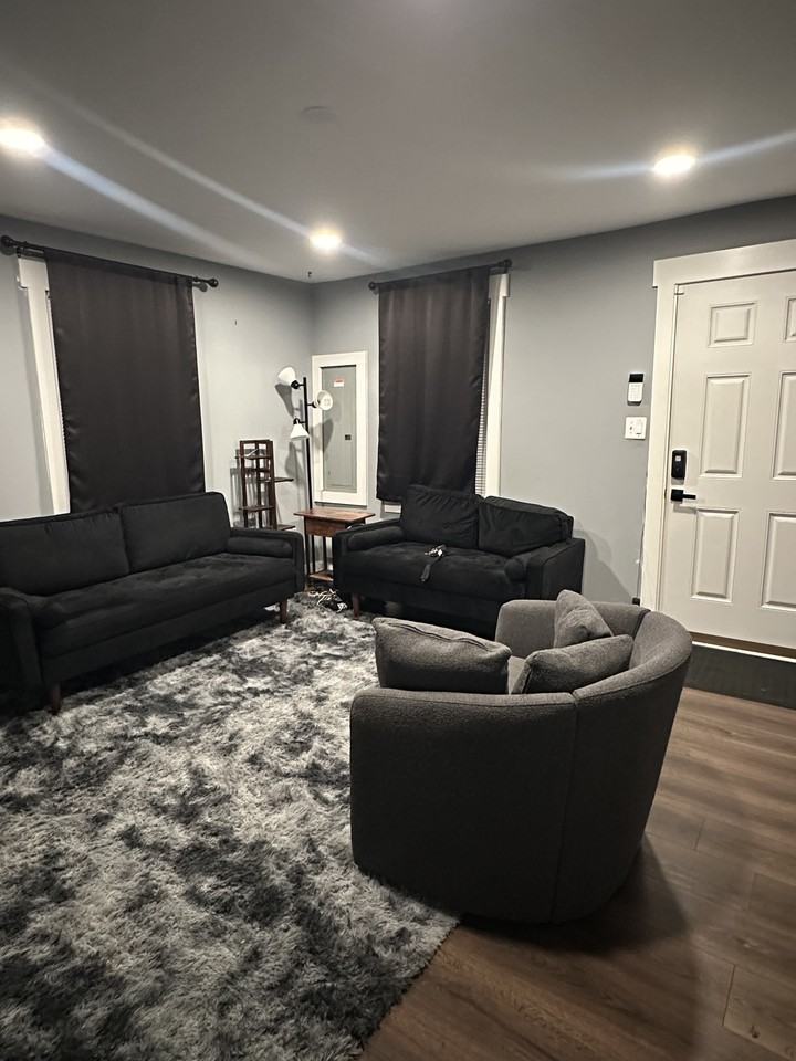 5119 E Street Southeast #NA - Photo 2 of 9