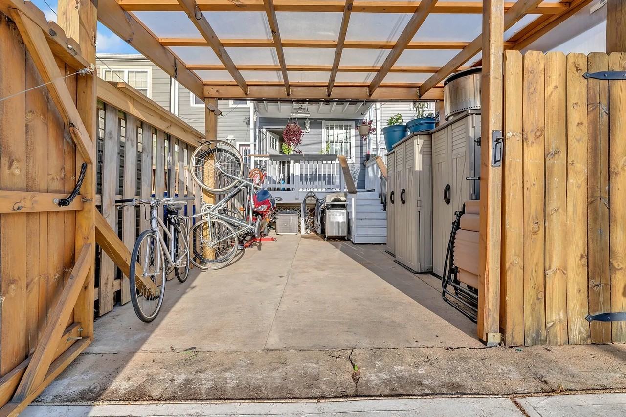 639 20th St Ne #NA - Photo 6 of 24