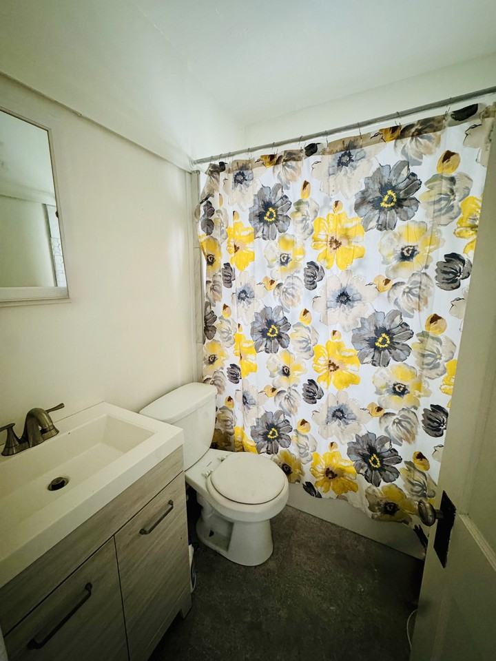 2027 Chesterland Ave #UP - Photo 5 of 14