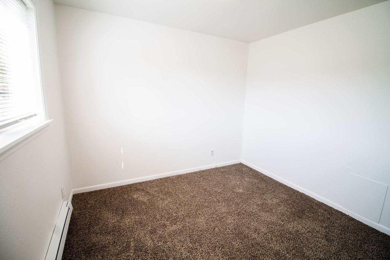 Montana Street Apts - Photo 5 of 8