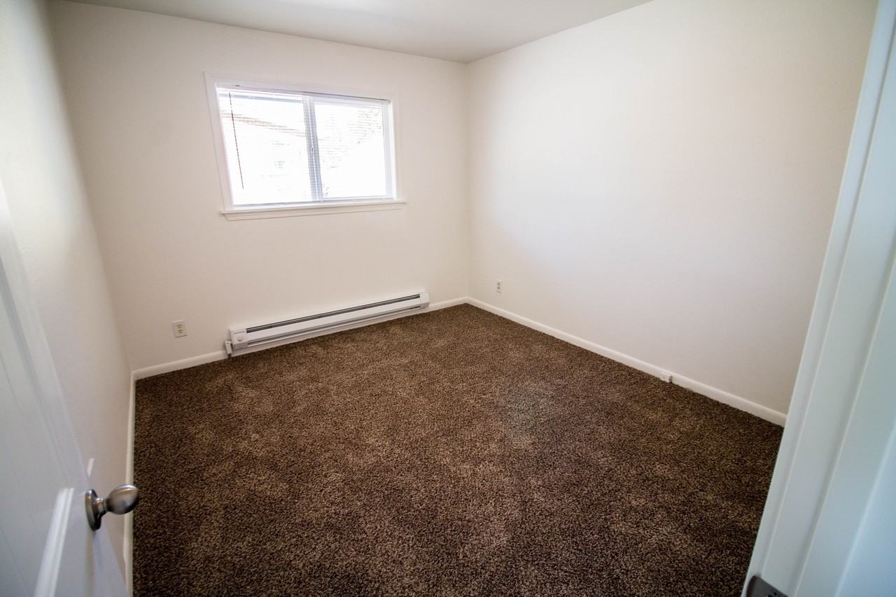 Montana Street Apts - Photo 6 of 8