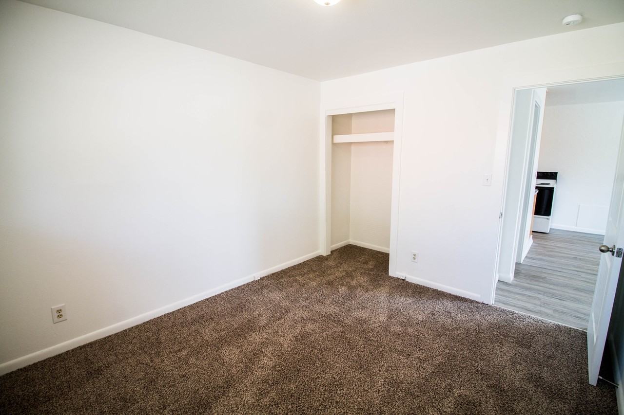 Montana Street Apts - Photo 7 of 8