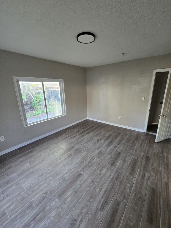 15820 Nw 39th Ct #NA - Photo 4 of 8