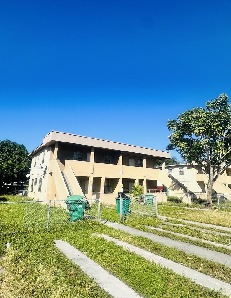 3235 Nw 48th St #3237 - Photo 3 of 12