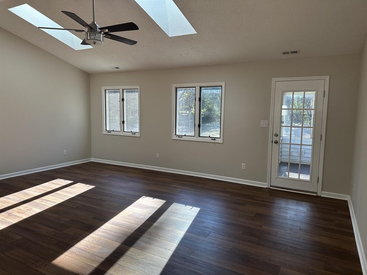 211 Forest Oaks Dr #1 - Photo 5 of 16