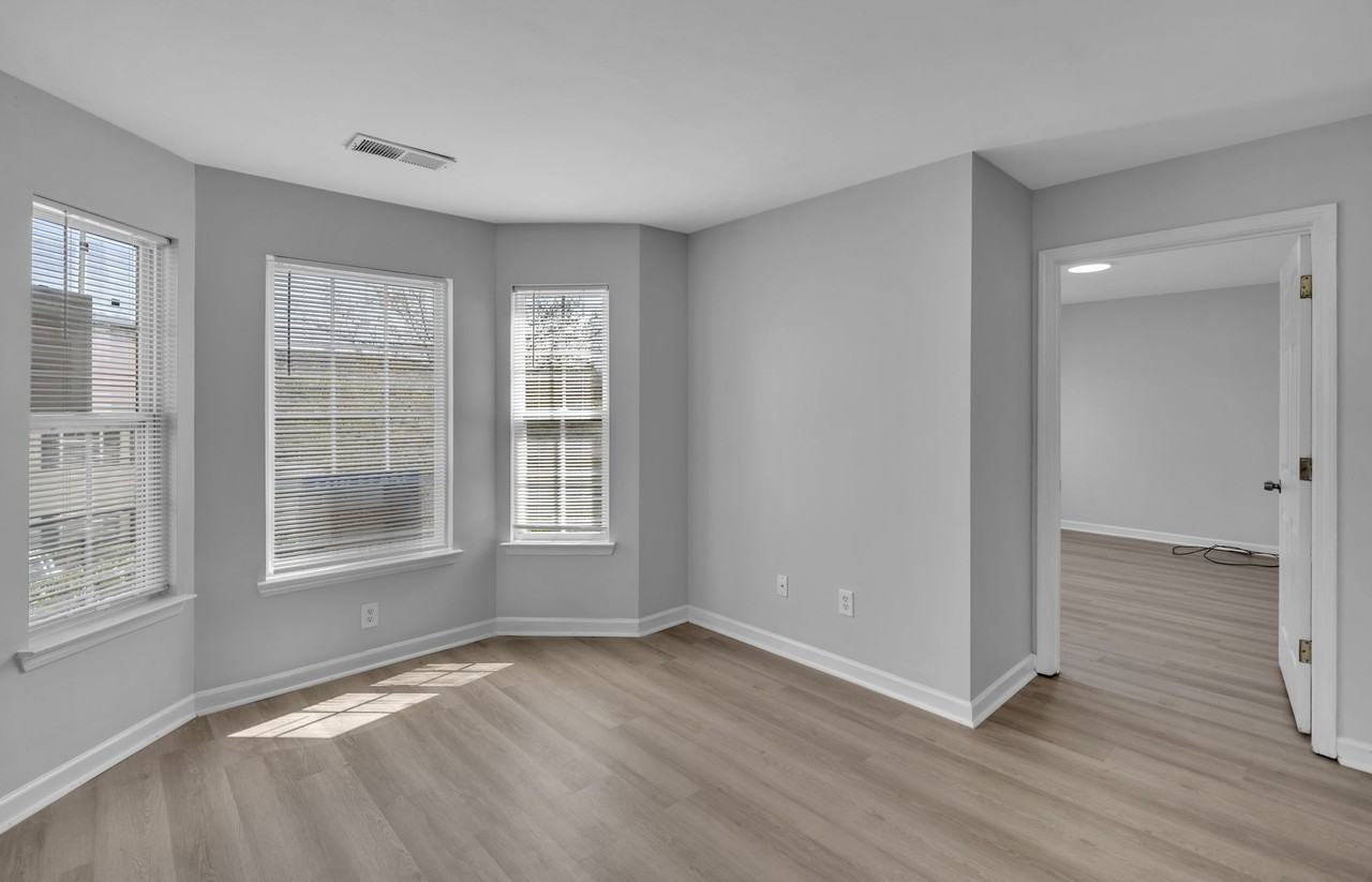 300 Stonehaven Cir #302 - Photo 4 of 20