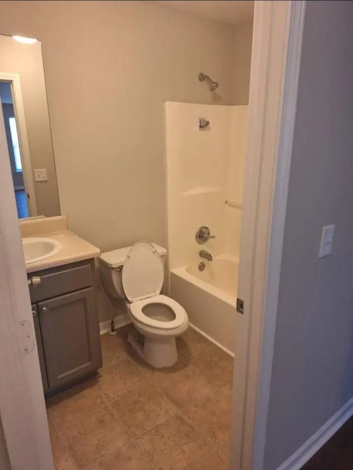 300 Stonehaven Cir #304 - Photo 5 of 10