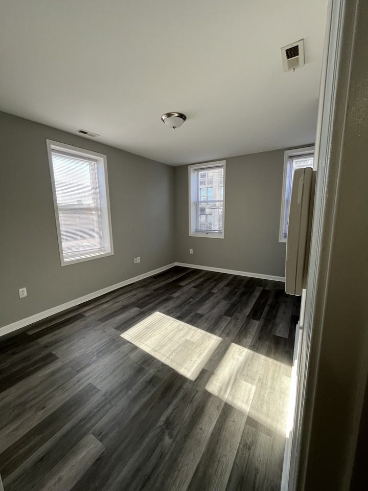 1915 S 8th St #2 - Photo 3 of 11