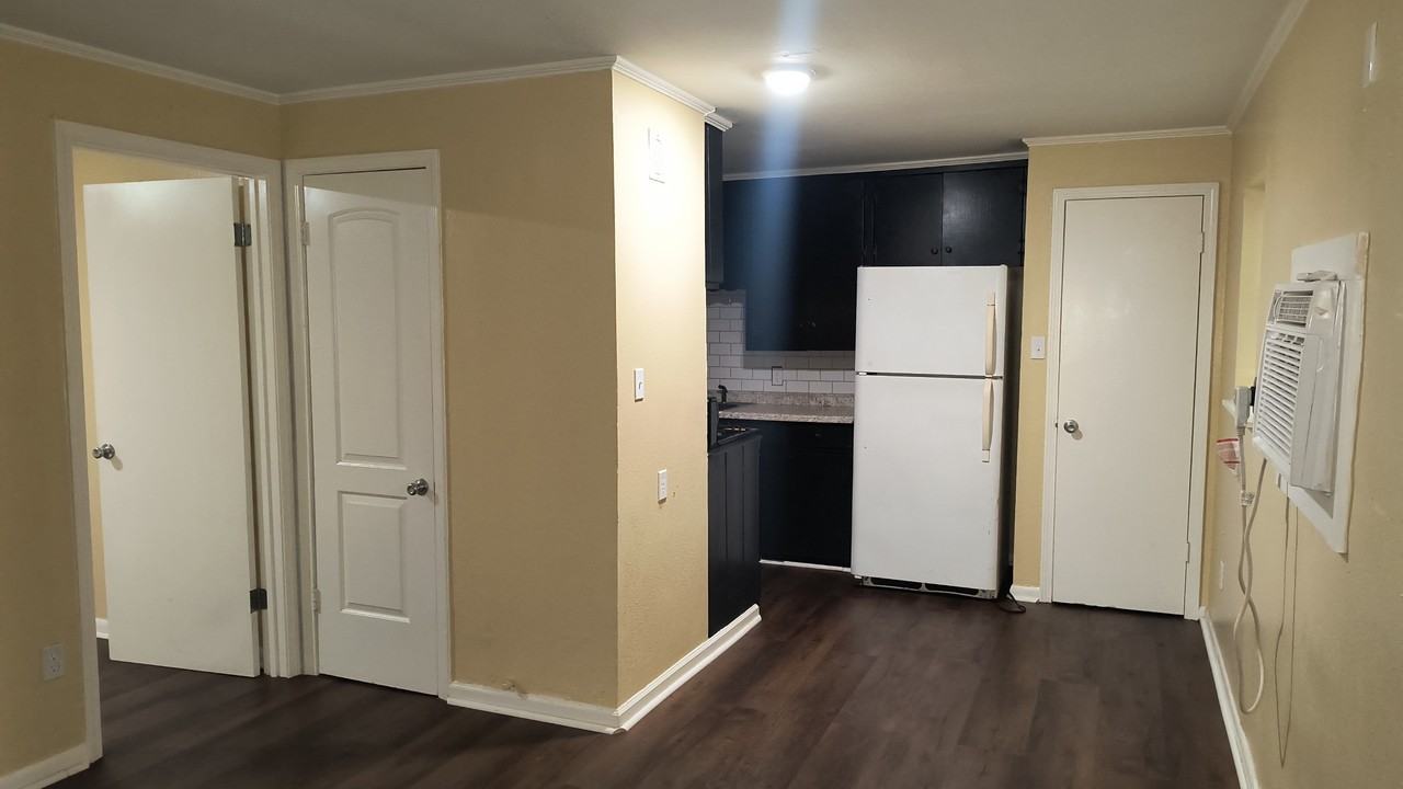 1918 West 14th Avenue #1918 - Photo 3 of 12