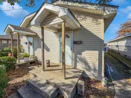 featured image of 661 Victory Dr #1