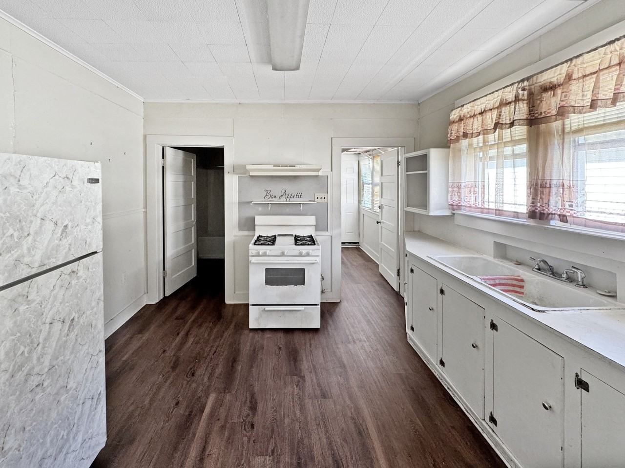 661 Victory Dr #1 - Photo 3 of 16