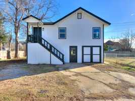 featured image of 615 North Kickapoo Street #1