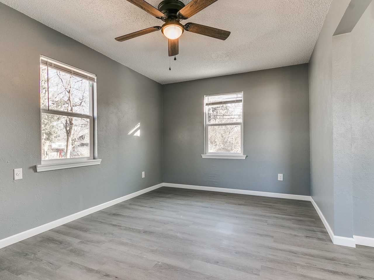 615 North Kickapoo Street #1 - Photo 5 of 9