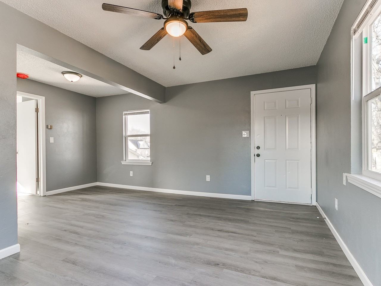 615 North Kickapoo Street #1 - Photo 6 of 9