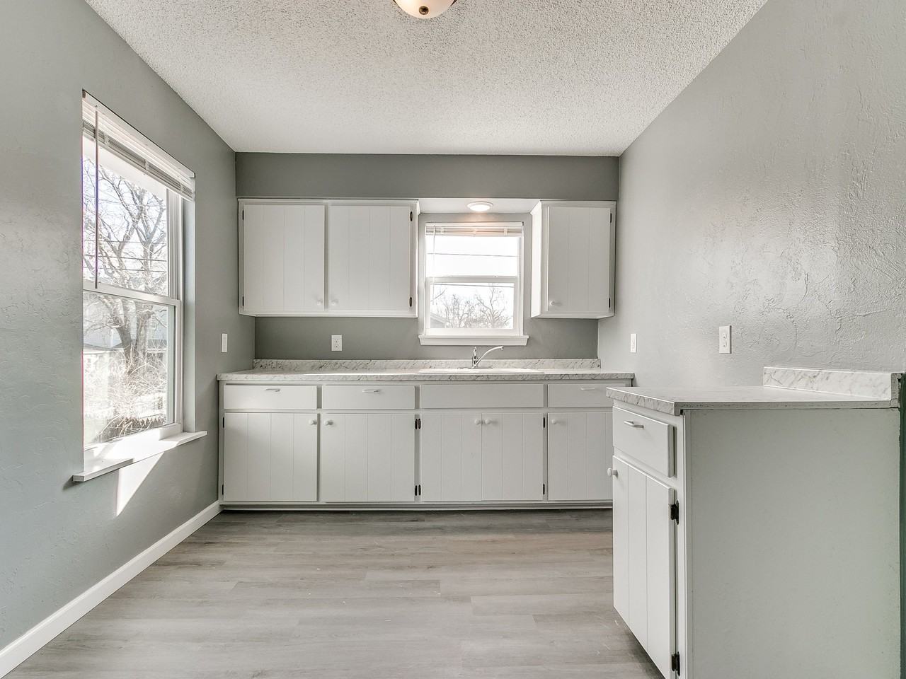 615 North Kickapoo Street #1 - Photo 7 of 9