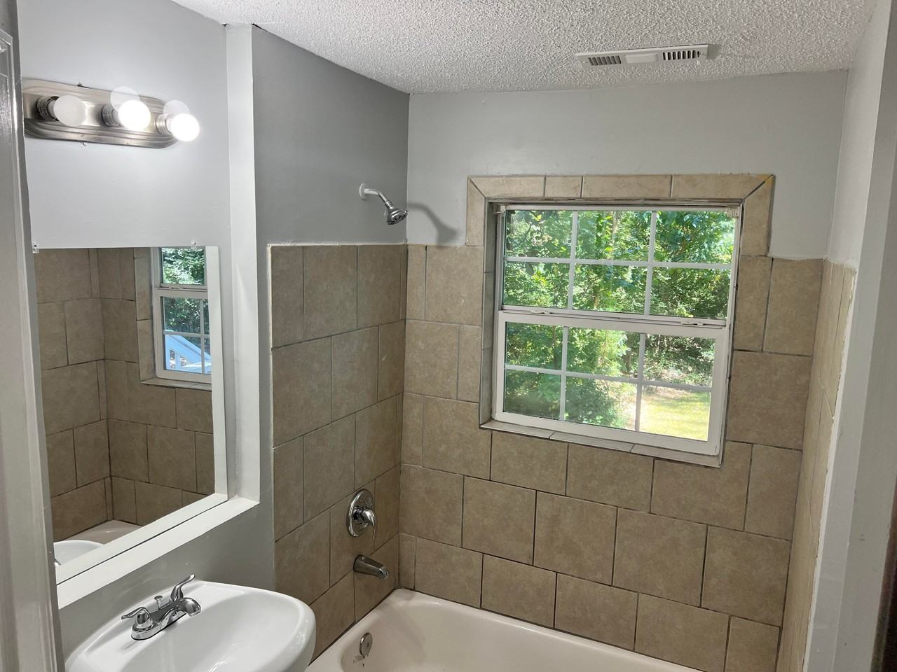 960 Dewey St Sw #960 - Photo 4 of 19