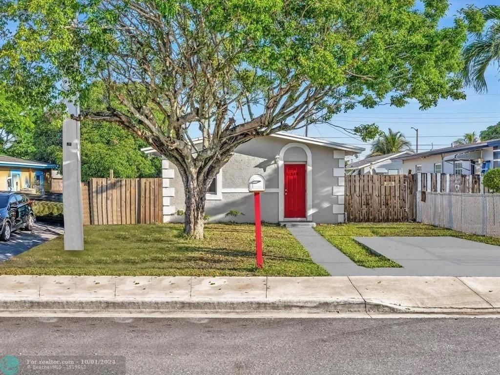 525 Northwest 10th Avenue #1 - Photo 2 of 11