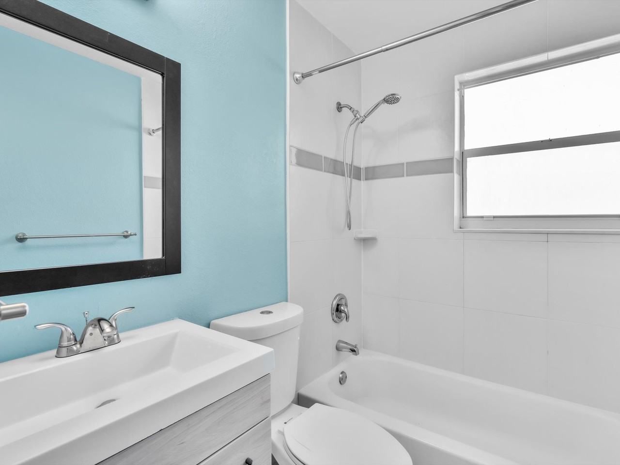 525 Northwest 10th Avenue #1 - Photo 7 of 11