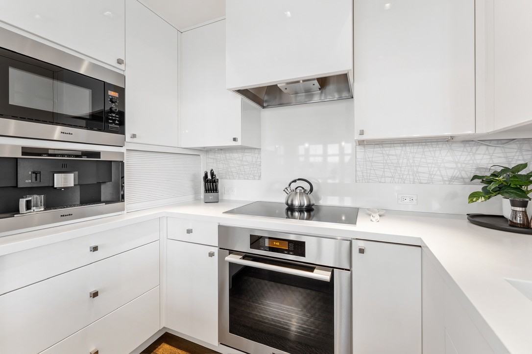 305 Southwest Montgomery Street #509 - Photo 2 of 50