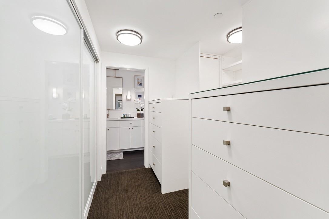 305 Southwest Montgomery Street #509 - Photo 3 of 50