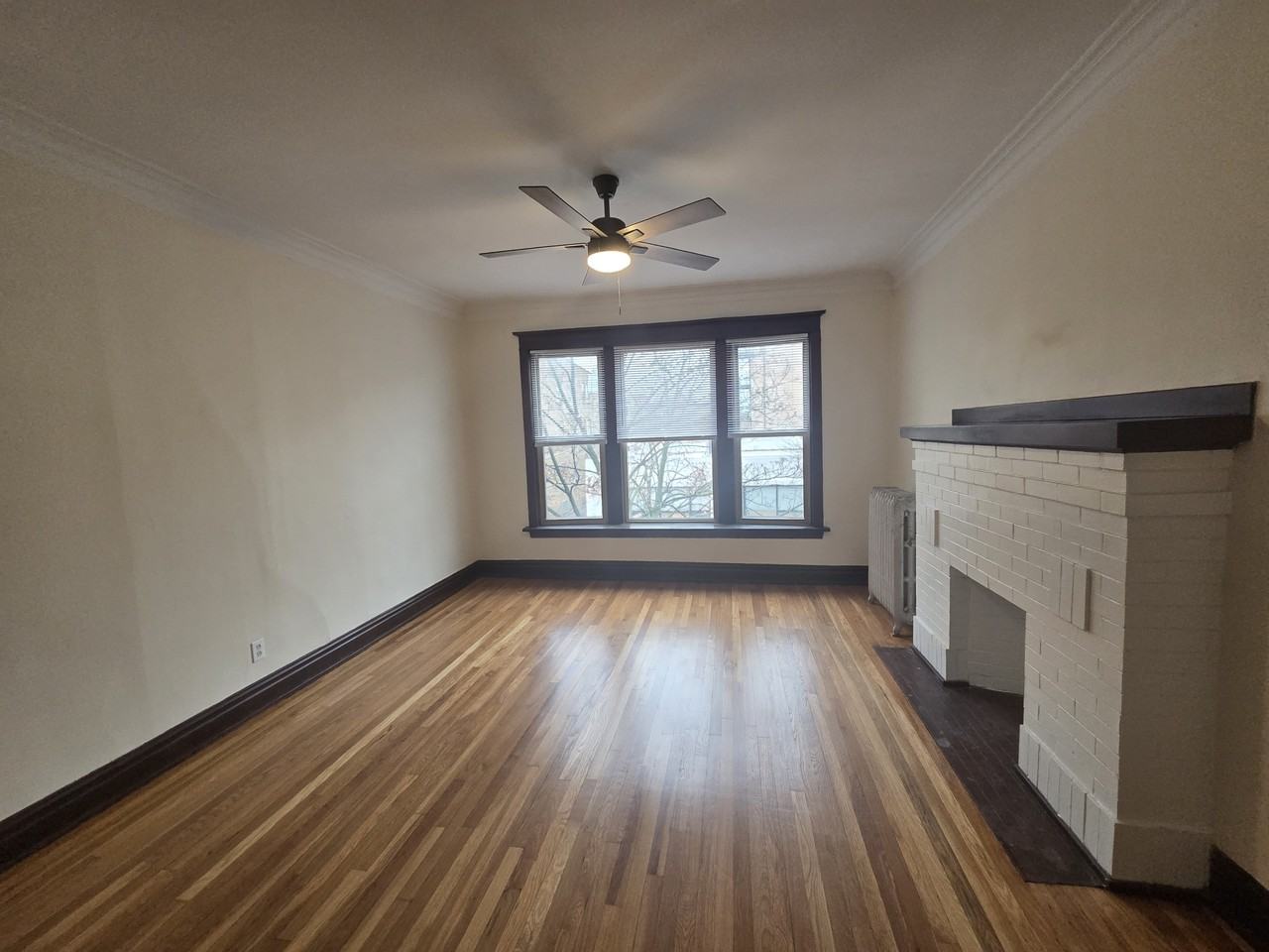 1209 West Glenlake Avenue - Photo 3 of 19