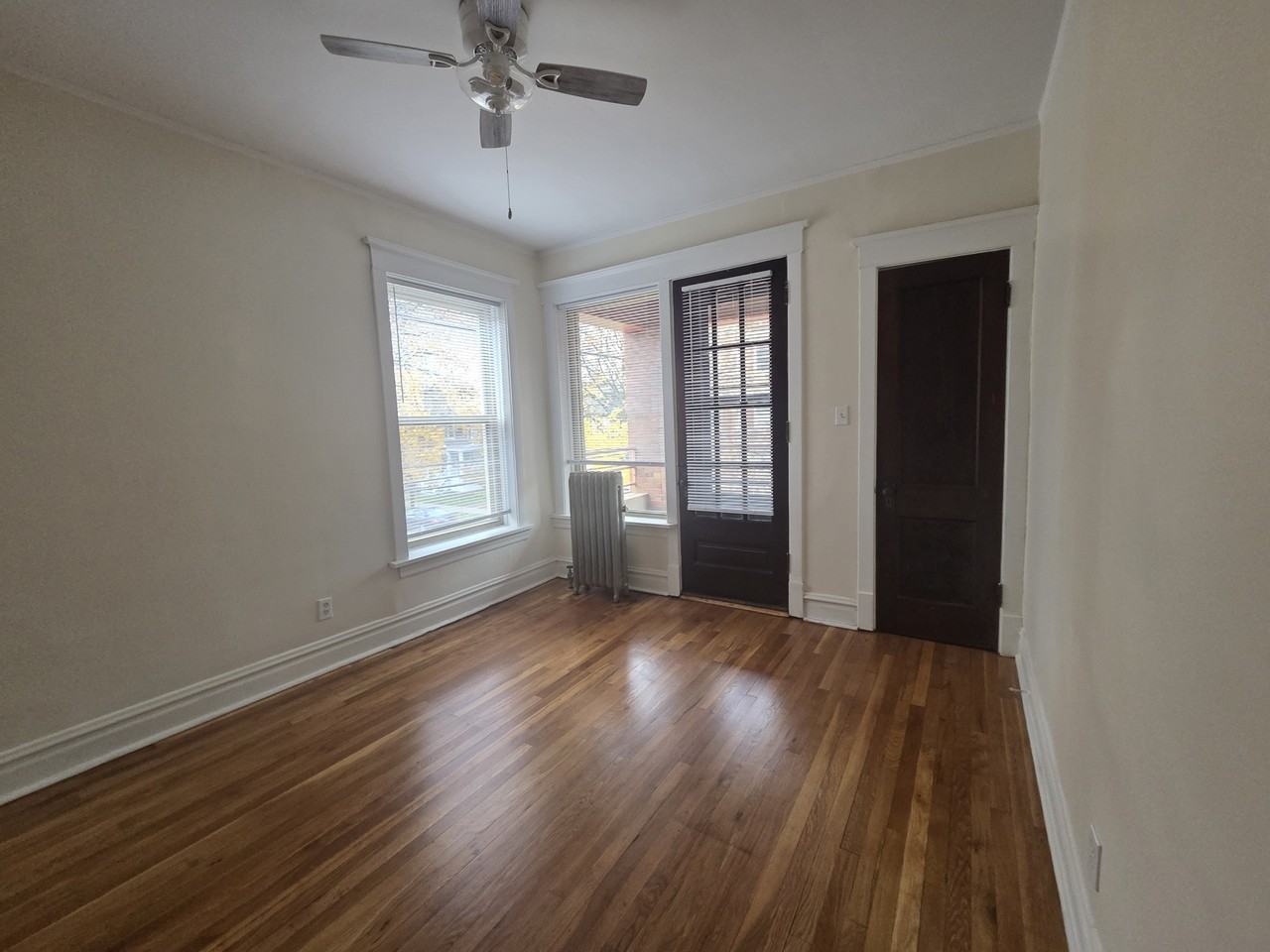 1209 West Glenlake Avenue - Photo 4 of 19