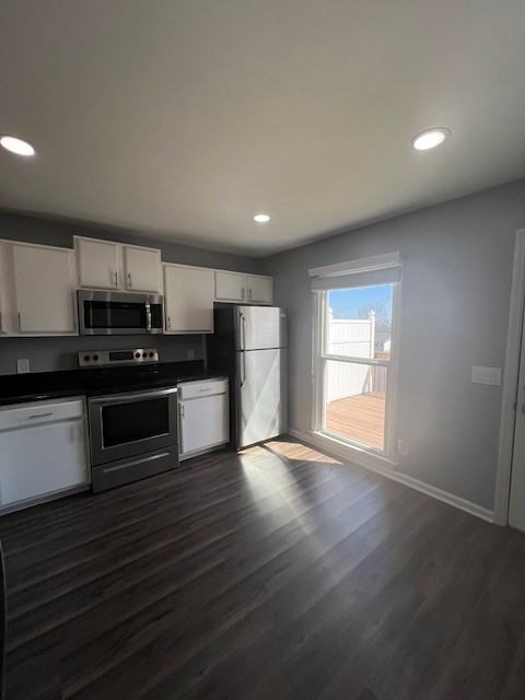 724 Due West Ave N #E - Photo 4 of 13