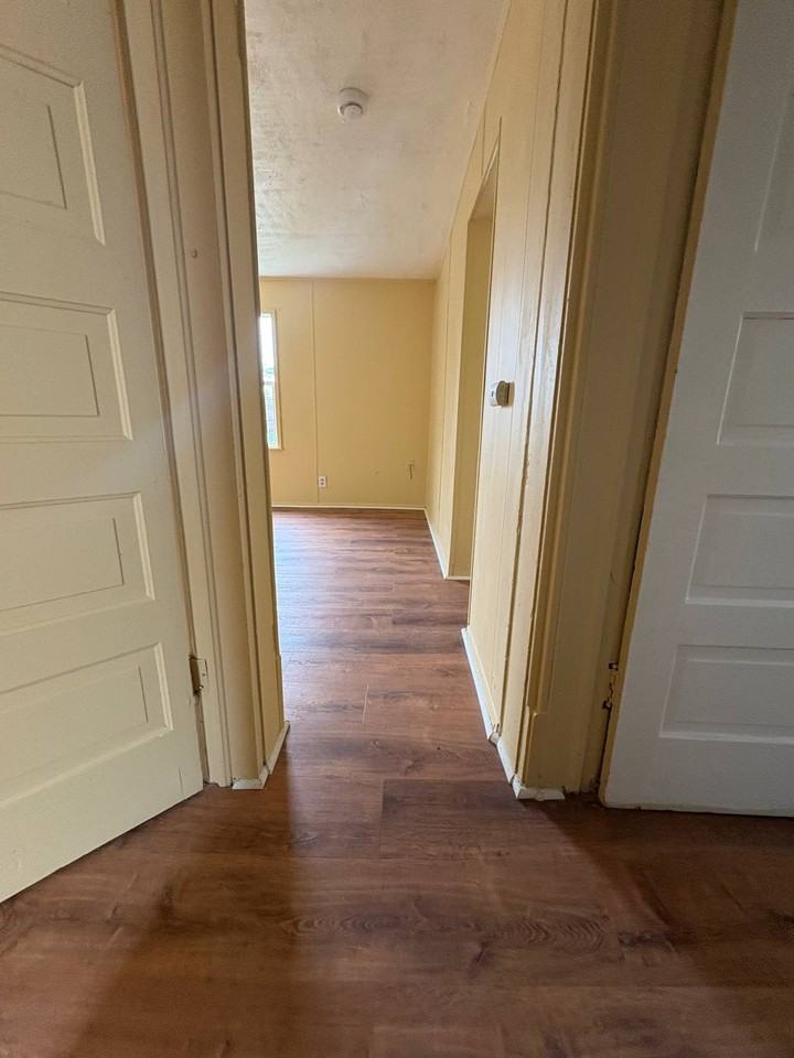 206 Allen Street - Photo 4 of 10