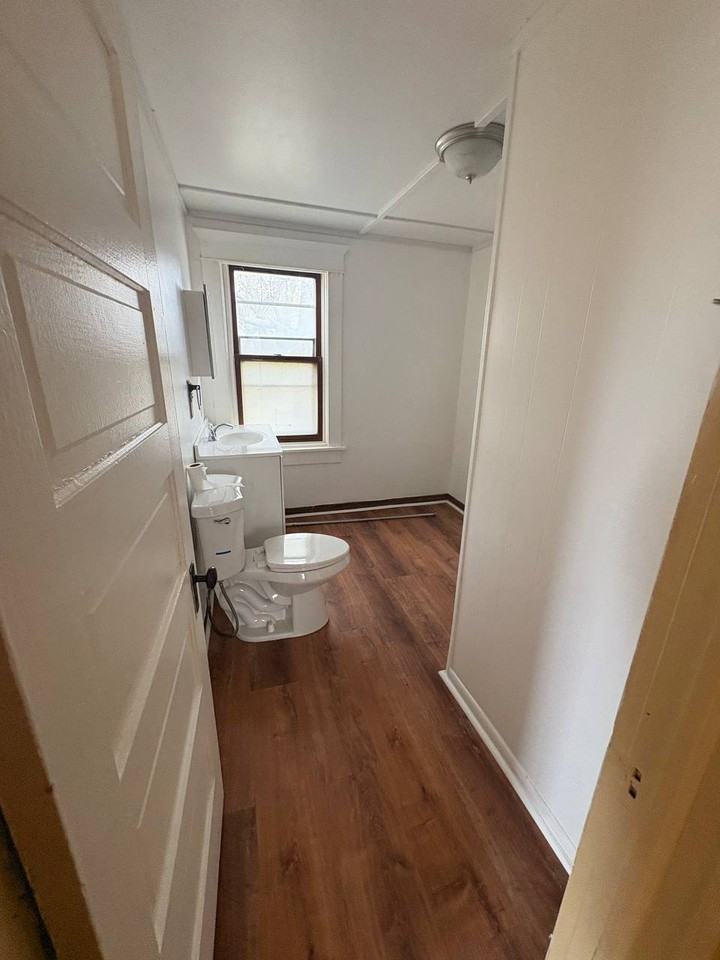 206 Allen Street - Photo 5 of 10