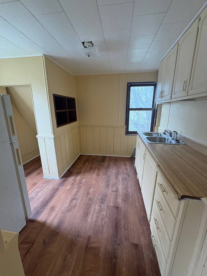 206 Allen Street - Photo 7 of 10