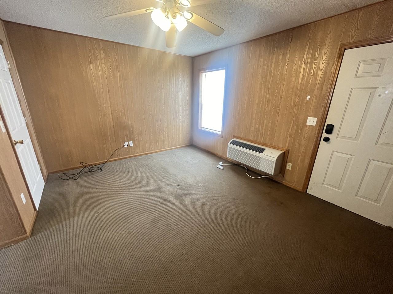 109 S Holden St #B - Photo 3 of 7