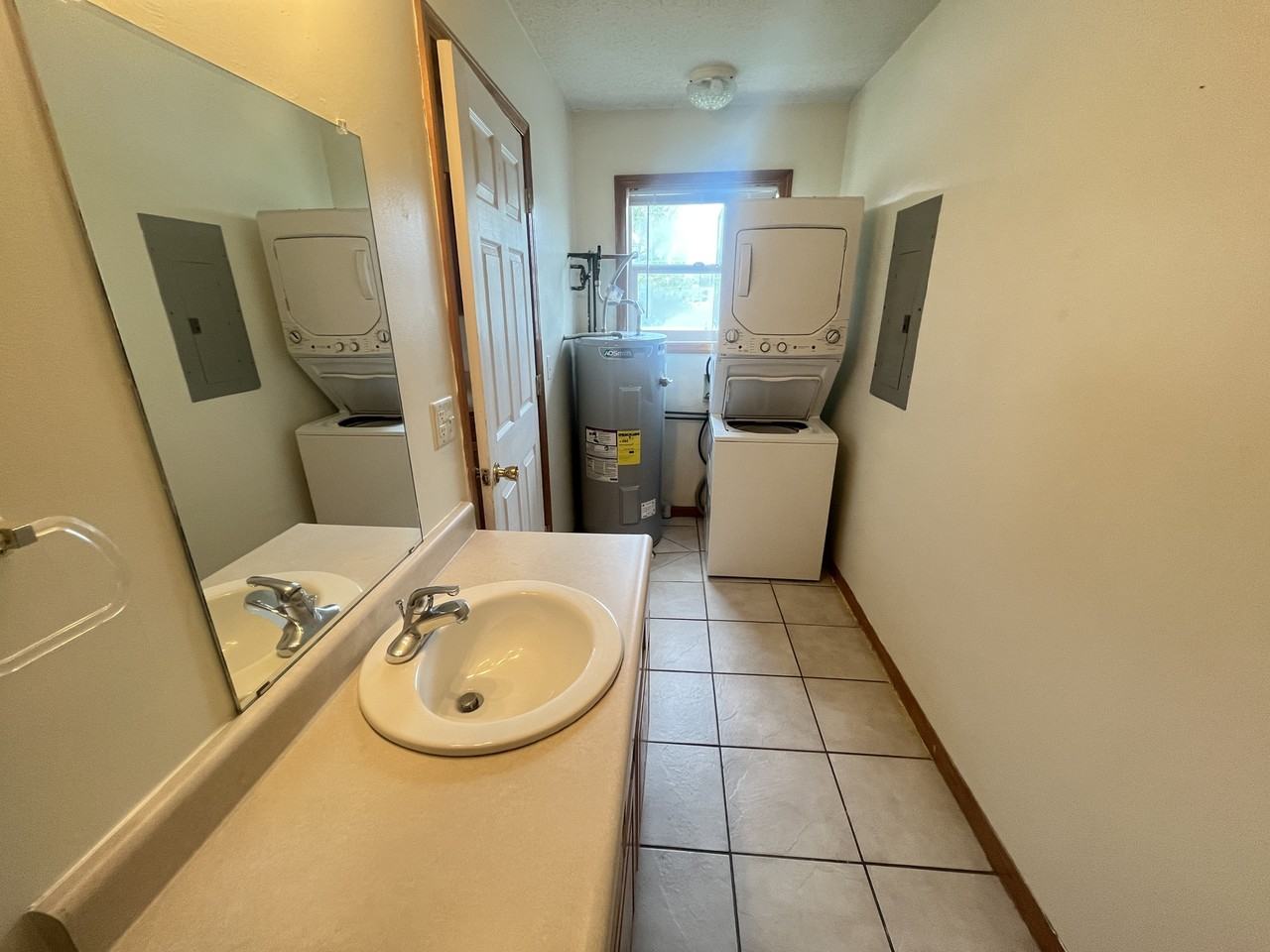 109 S Holden St #B - Photo 4 of 7