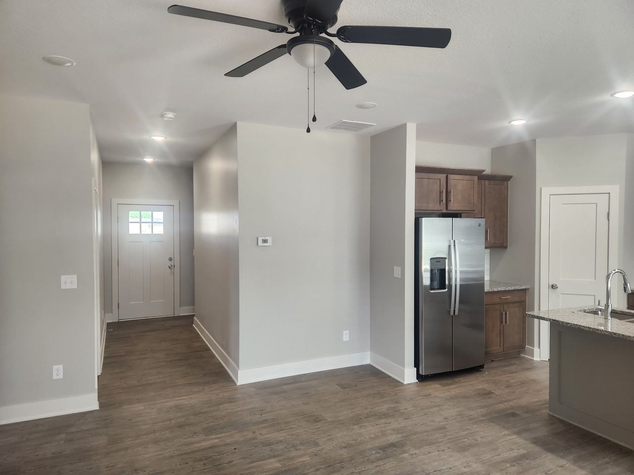 1108 SE 8th St #1 - Photo 5 of 26