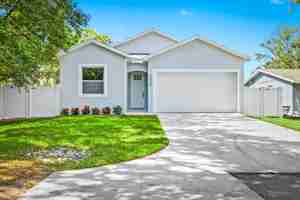 featured image of 2420 Valentine St #1