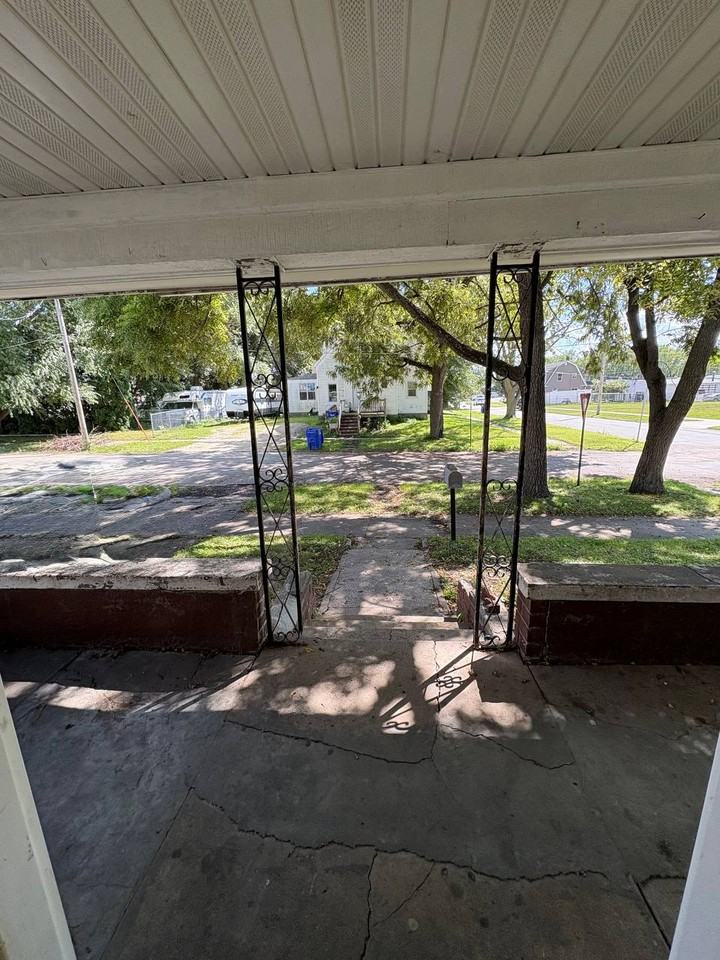 121 1st Street Northwest #1 - Photo 2 of 10