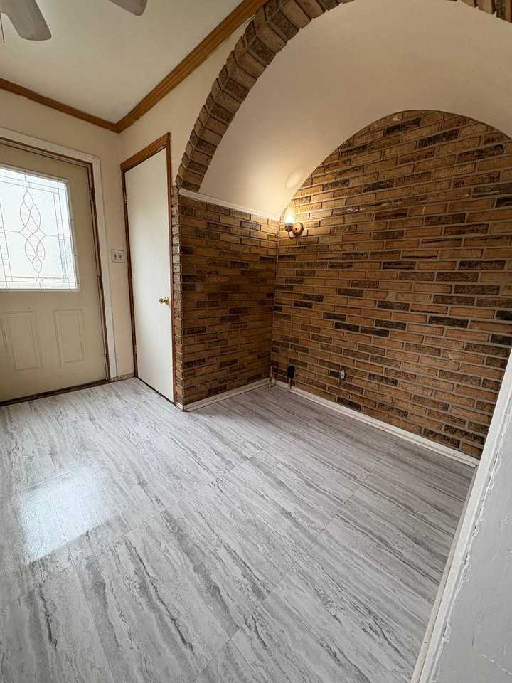 121 1st Street Northwest #1 - Photo 7 of 10