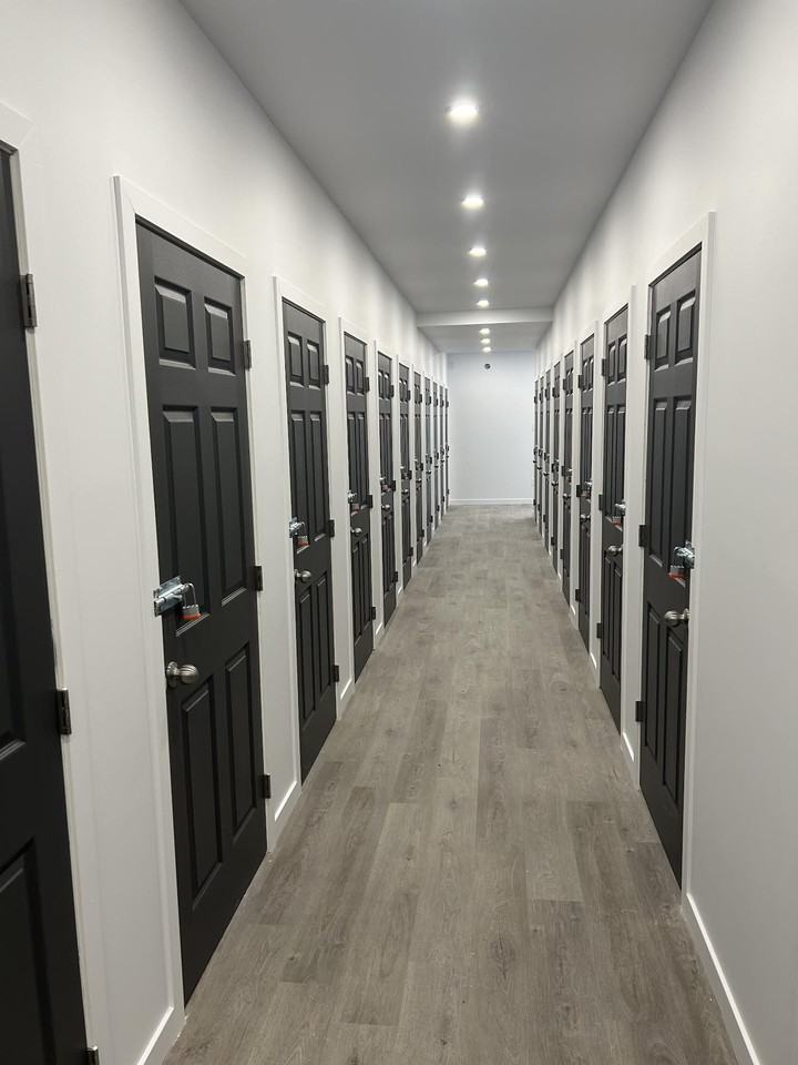 5489 Av Victoria #42