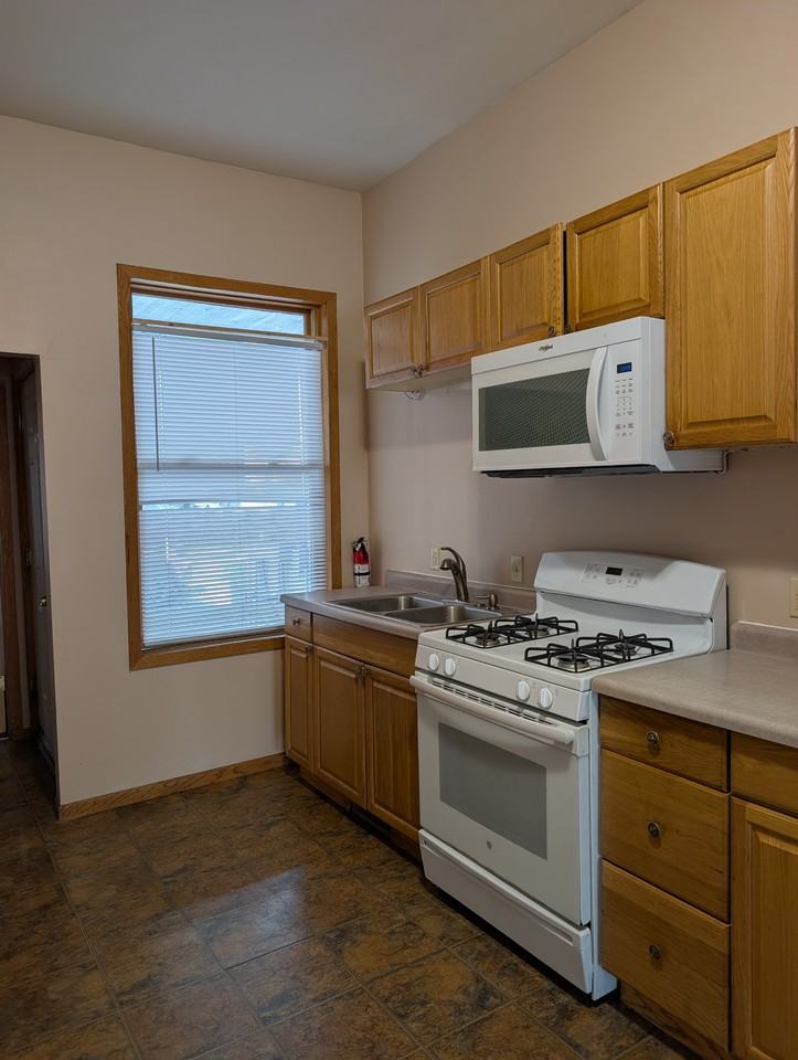 863 North Clark Street #863-1 - Photo 2 of 7