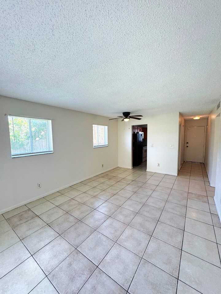 932 West Kalmia Drive #3 - Photo 2 of 12